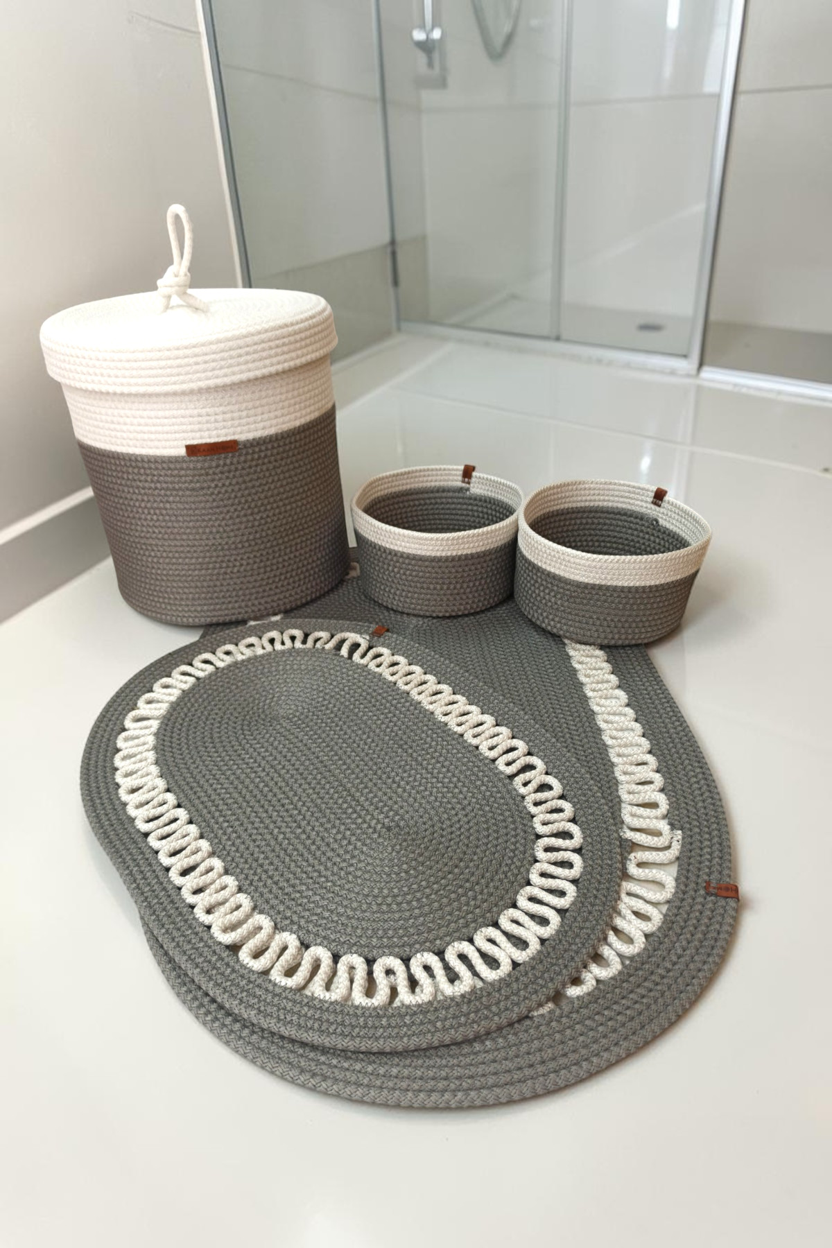 El Yapımı Dekoratif Örgülü Model 5'Li Banyo Seti 2’li Paspas 50x80 cm ve 40x60 cm + Sepetler 18x18 cm & Çamaşır Sepeti 35x33 cm - Gri