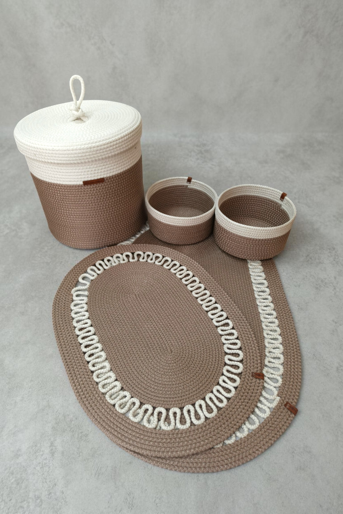 El Yapımı Dekoratif Örgülü Model 5'Li Banyo Seti 2’li Paspas 50x80 cm ve 40x60 cm + Sepetler 18x18 cm & Çamaşır Sepeti 35x33 cm - Vizon
