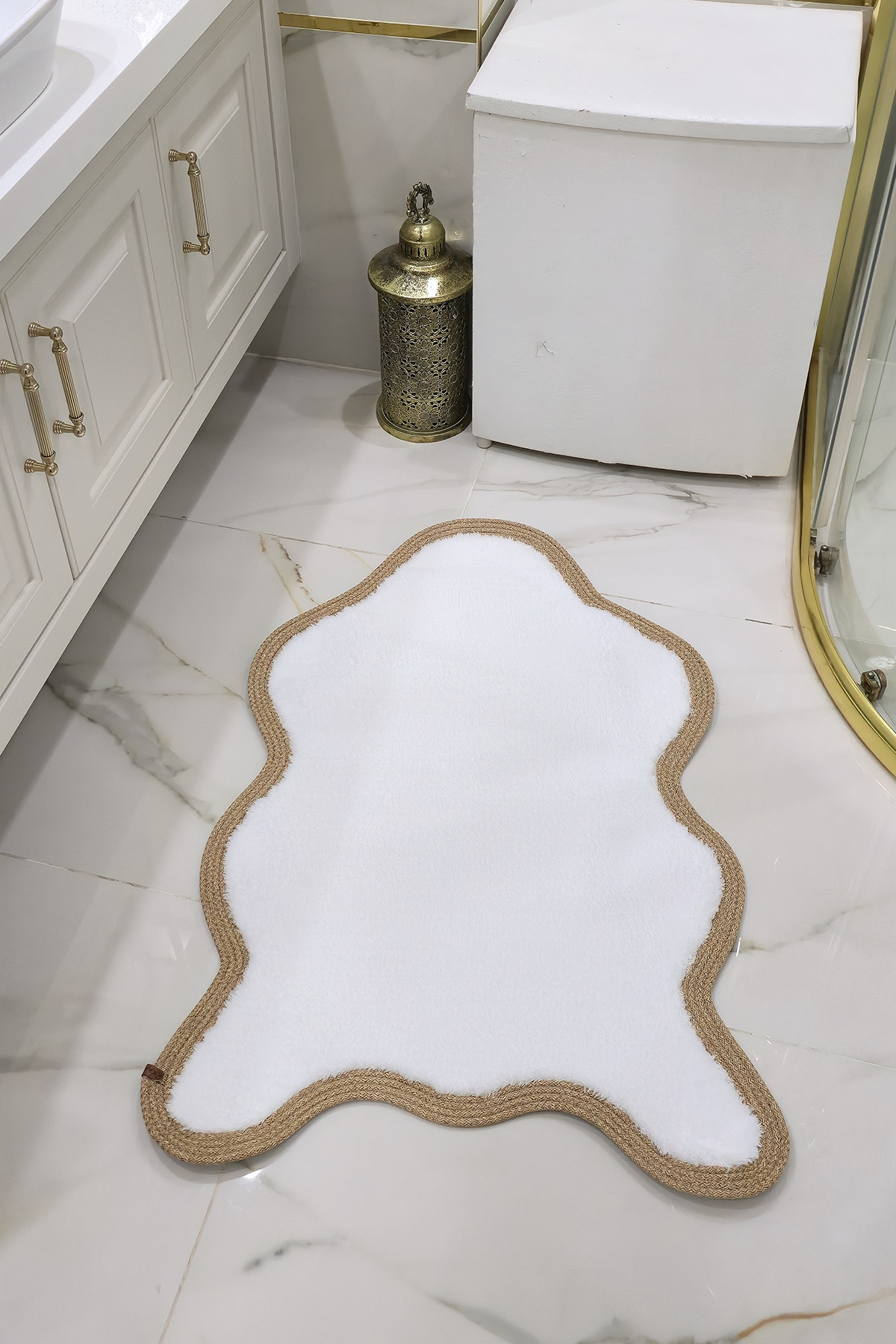 Kaymaz Taban Puffy Post Model Peluş Ultra Yumuşak Bordürlü Şık Tasarım, Suya Dayanıklı Banyo Paspası - Beyaz-BejBordür